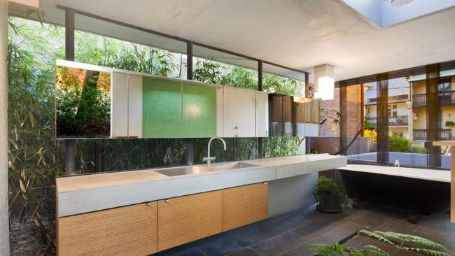 Where does the garden end and the bathroom begin? Drew Heath Architects. Picture: Matt Craig.