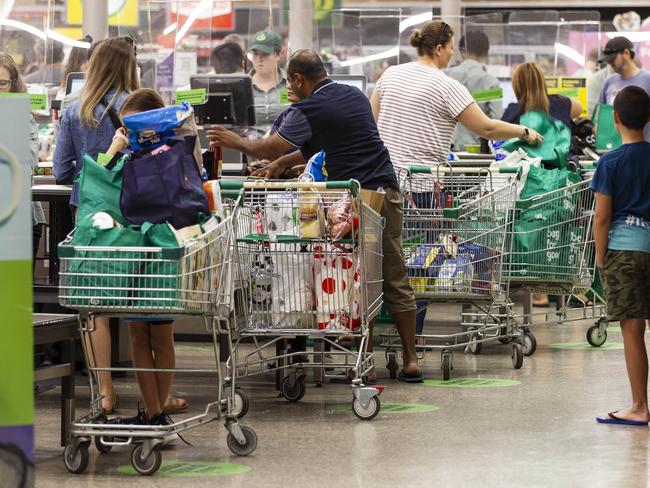 Covid-19Lockdown announcement for Perth 31st January 2021Location: Kingsway Shopping Centre, Madeley (northern suburb)Pictured are people at the Woolworths checkoutPHOTO: MARIE NIRME