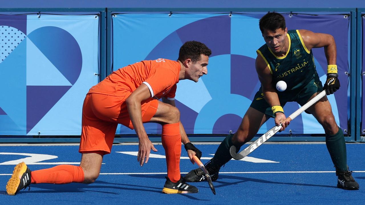 Netherlands' midfielder Jonas De Geus fights for the ball with Australia's forward Tim Brand. Photo by Ahmad GHARABLI / AFP