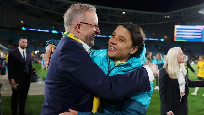 Sam Kerr is congratulated by Prime Minister Anthony Albanese. Photo by Mark Metcalfe - FIFA/FIFA via Getty Images.