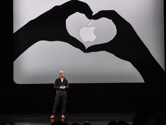 NEW YORK, NY - OCTOBER 30: Tim Cook, CEO of Apple unveils a new MacBook Air during a launch event at the Brooklyn Academy of Music on October 30, 2018 in New York City. Apple also debuted a new Mac Mini and iPad Pro.   Stephanie Keith/Getty Images/AFP == FOR NEWSPAPERS, INTERNET, TELCOS & TELEVISION USE ONLY ==