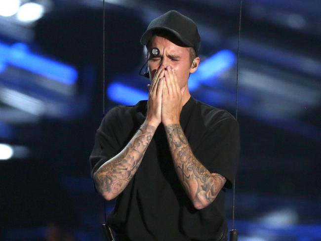 Justin Bieber Has Scored His Very First US Number One With What Do You ...