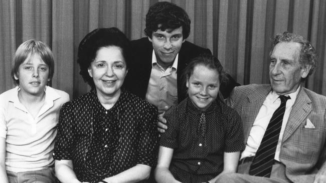 Sir Warwick Fairfax Sr, far right with his family Charles, wife Lady Mary, Warwick Jr and Anna, 12 September 1981. Picture: Tony Linsen