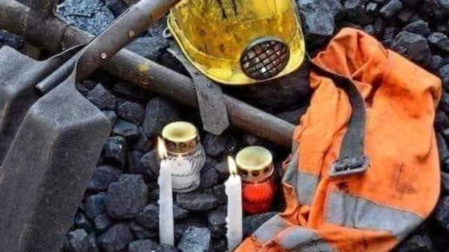 As a mark of respect to killed Mackay miner David Routledge, mining industry workers have changed their Facebook profile photos to the above image. Picture: Facebook