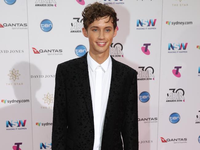 Troye Sivan on the red carpet at the 2016 ARIA Awards. Picture: Jonathan Ng