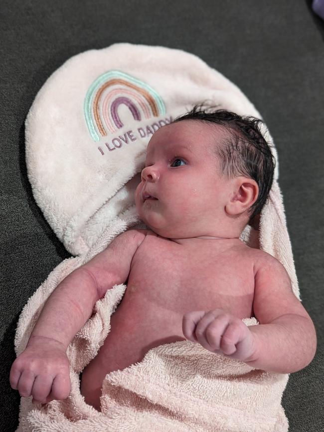 Ahleeah Oates. Five weeks old. Ahleeah love to give us lots of smiles every morning. She has big brothers that absolutely adore her.