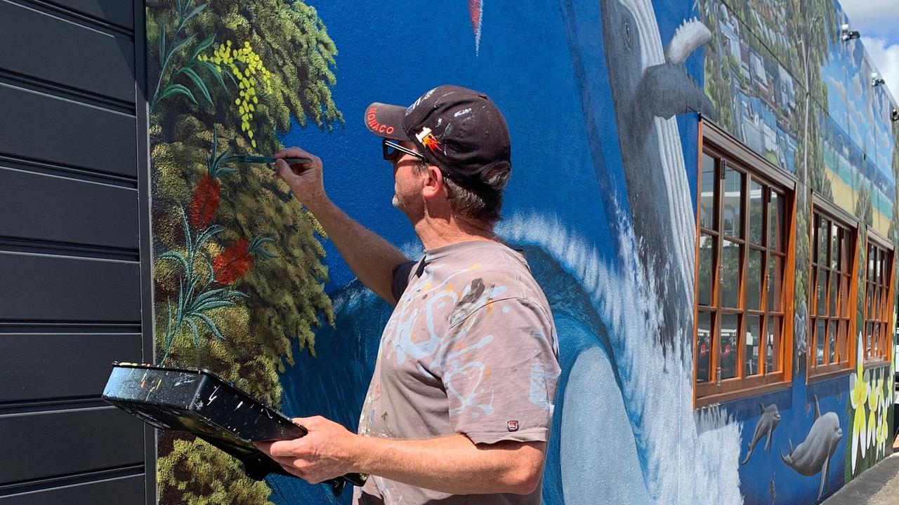 Mr Grassi captures the essence of Noosa for new street art.