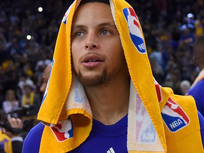 OAKLAND, CA - NOVEMBER 24: Stephen Curry #30 of the Golden State Warriors looks on after they defeated the Los Angeles Lakers 111-77 to start the season 16-0 at ORACLE Arena on November 24, 2015 in Oakland, California. NOTE TO USER: User expressly acknowledges and agrees that, by downloading and or using this photograph, User is consenting to the terms and conditions of the Getty Images License Agreement. Thearon W. Henderson/Getty Images/AFP == FOR NEWSPAPERS, INTERNET, TELCOS & TELEVISION USE ONLY ==