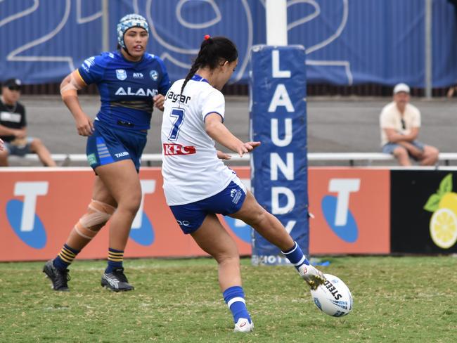 Ambryn Murphy-Haua gets a kick away. Picture: Sean Teuma