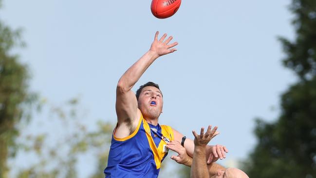 Scott Greenhough fired in the ruck for Deer Park. Picture: Local Legends Photography