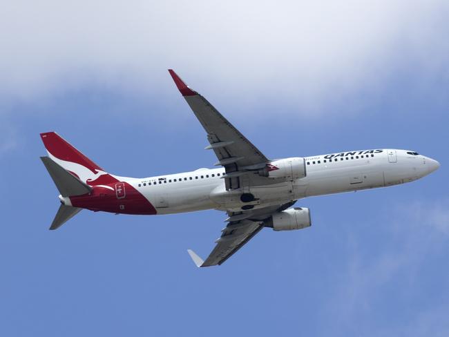 BRISBANE AUSTRALIA - NewsWire Photos SEPTEMBER 6, 2022: A Qantas plane leaves Brisbane Airport. Hundreds of Australians are stranded in Bali after multiple Jetstar flight cancellations leave travellers scrambling to find emergency accommodation. TheyÃre calling on Qantas to help bring them home. NewsWire / Sarah Marshall