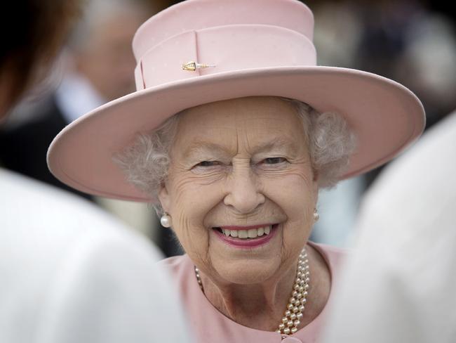 LONDON, ENGLAND - MAY 16: Queen Elizabeth II talks to guests during a garden party at Buckingham Palace  on May 16, 2017 in London, England.  (Photo by Victoria Jones - WPA Pool /Getty Images)