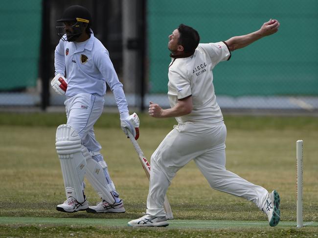 Camrea v Old Ivanhoe Grammarians: Ben Hazeldine in action. Picture: Andrew Batsch