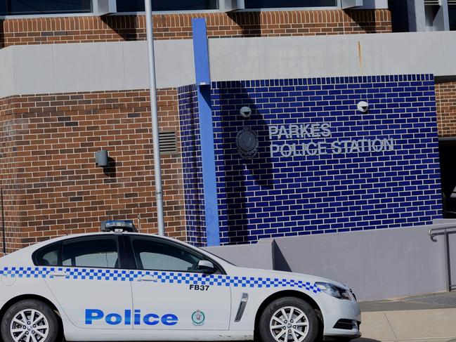 WEEKEND TELEGRAPHS SPECIAL. MUST TALK WITH PIC ED JEFF DARMANIN BEFORE PUBLISHING.,   Forbes 37 GD Car outside Parkes Police Station