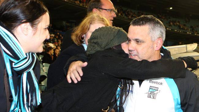 Mark Williams embraces a fan after his final game in charge of Port Adelaide in 2010.