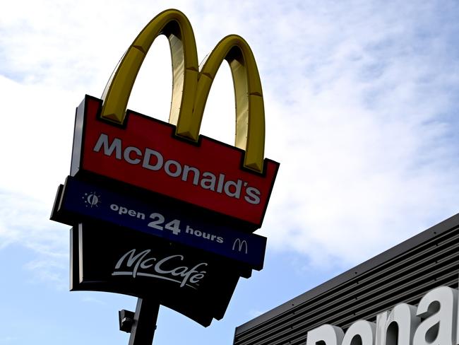 AUCKLAND, NEW ZEALAND - SEPTEMBER 20: A closed McDonald's store in Mangere is seen on September 20, 2021 in Auckland, New Zealand. Auckland remains under Alert Level 4 COVID-19 lockdown restrictions as new community cases continue to emerge. Auckland's current restrictions are set to expire on Tuesday 21 September, but New Zealand National Cabinet will meet today to discuss whether current restrictions should remain, or be eased to Alert Level 3. (Photo by Hannah Peters/Getty Images)