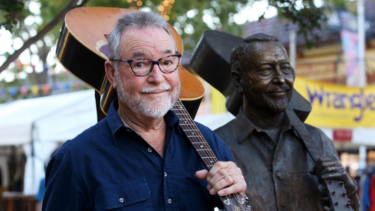 ohn Williamson has been honoured with a life-size bronze statue unveiled in Tamworth's main street on Wednesday. Picture: Lisa Maree Williams