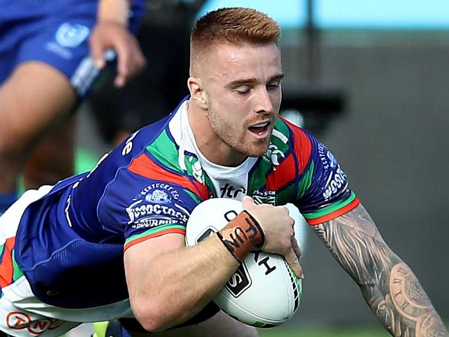 AUCKLAND, NEW ZEALAND - MARCH 16: Adam Keighran of the Warriors scores a try during the round 1 NRL match between the New Zealand Warriors and the Canterbury Bulldogs at Mt Smart Stadium on March 16, 2019 in Auckland, New Zealand. (Photo by Phil Walter/2019 Getty Images)