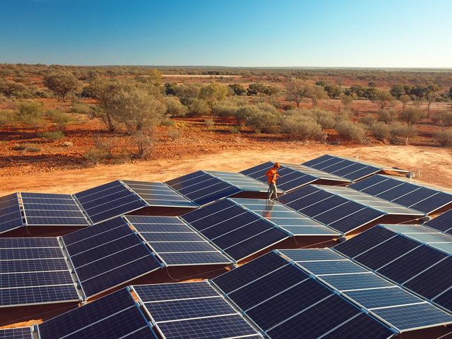 The SA Water solar farm at Happy Valley was a 5B project, deployed in 2021 over 12 weeks on site (2 teams of 3 people), 12.825 MWp containing 375 5B Mavericks. Supplied.