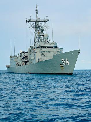 Hmas Darwin Sails Into Darwin For Last Time Before Decommissioning 