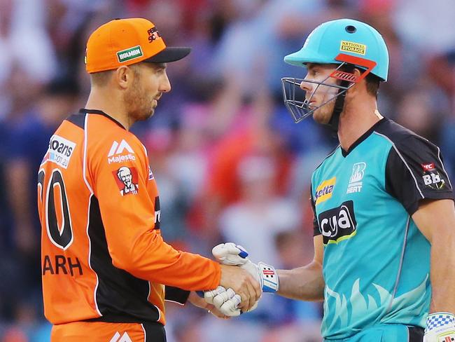 PERTH, AUSTRALIA - JANUARY 05:  Chris Lynn of the Heat (R) shakes the hand of Shaun Marsh of the Scorchers after hitting the winning runs during the Big Bash League match between the Perth Scorchers and the Brisbane Heat at WACA on January 5, 2017 in Perth, Australia.  (Photo by Michael Dodge/Getty Images)