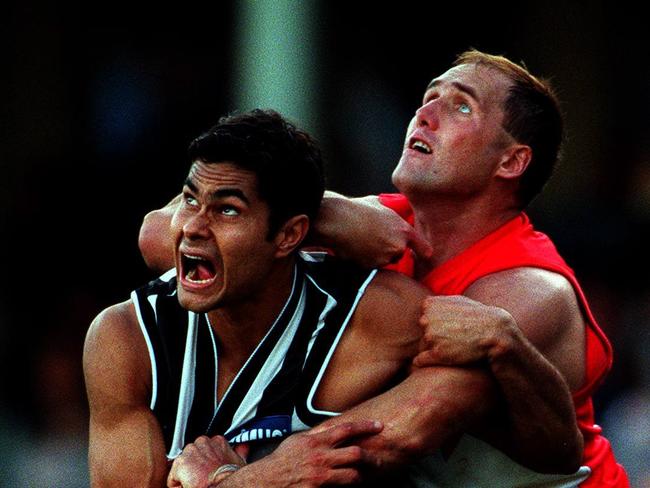 06/06/1999. Sydney Swans v Collingwood. SCG. Tony Lockett (right) wrestles for position with Collingwood's Mal Michael.