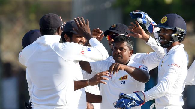 <a capiid="884accea3aba7f44393d0929a215b3bf" class="capi-video">Chappell backs Smith's return</a>                     Sri Lanka's Rangana Herath (C) dominated the Test in question.