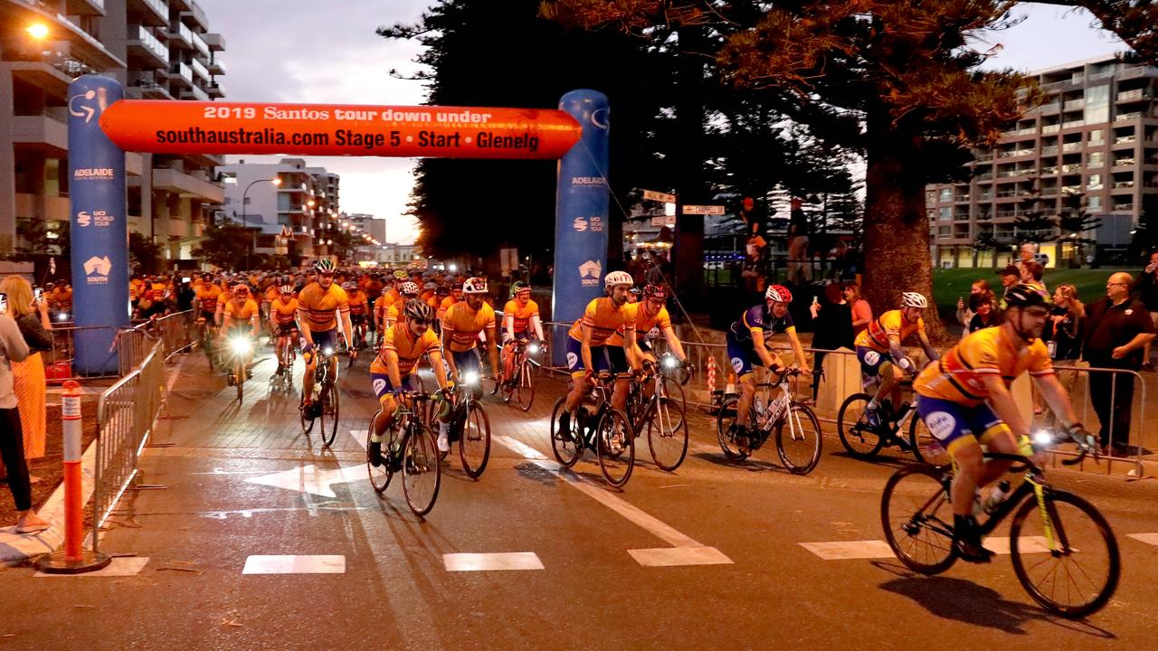 The first riders set out for Strathalbyn. (AAP Image/Dean Martin)