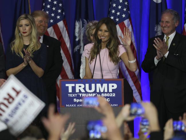 Melania Trump Defends Her Husband Donald Trump’s Racist Comments During ...