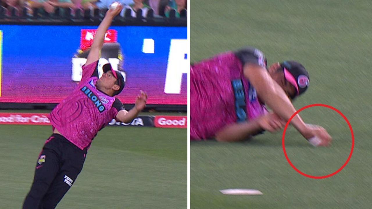 Moises Henriques’ grab was declared a catch. Photo: Fox Cricket.
