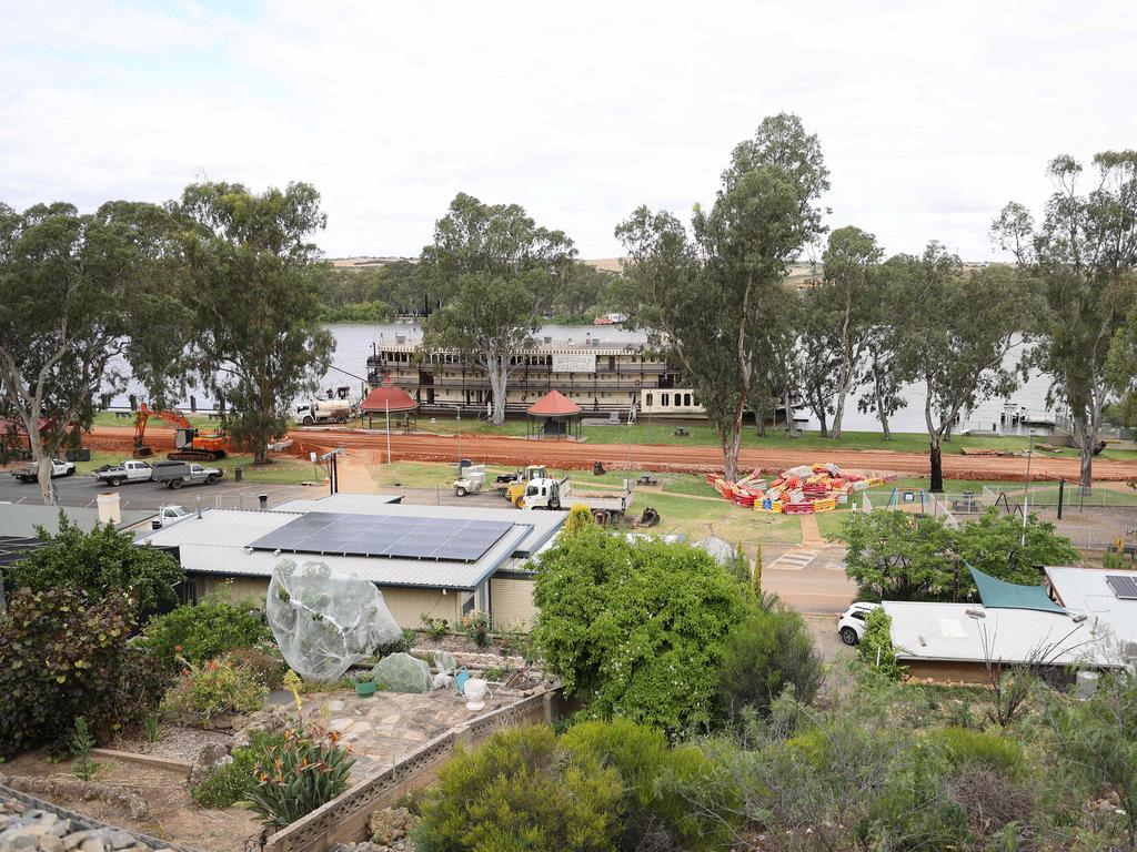 New levees being built at Mary-Anne Reserve in Mannum. Picture:David Mariuz/NCA NewsWire