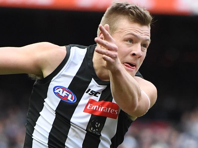 Jordan de Goey of the Magpies is seen in action during the Round 14 AFL match between the Collingwood Magpies and the Carlton Blues at the MCG in Melbourne, Sunday, June 24, 2018. (AAP Image/Julian Smith) NO ARCHIVING, EDITORIAL USE ONLY