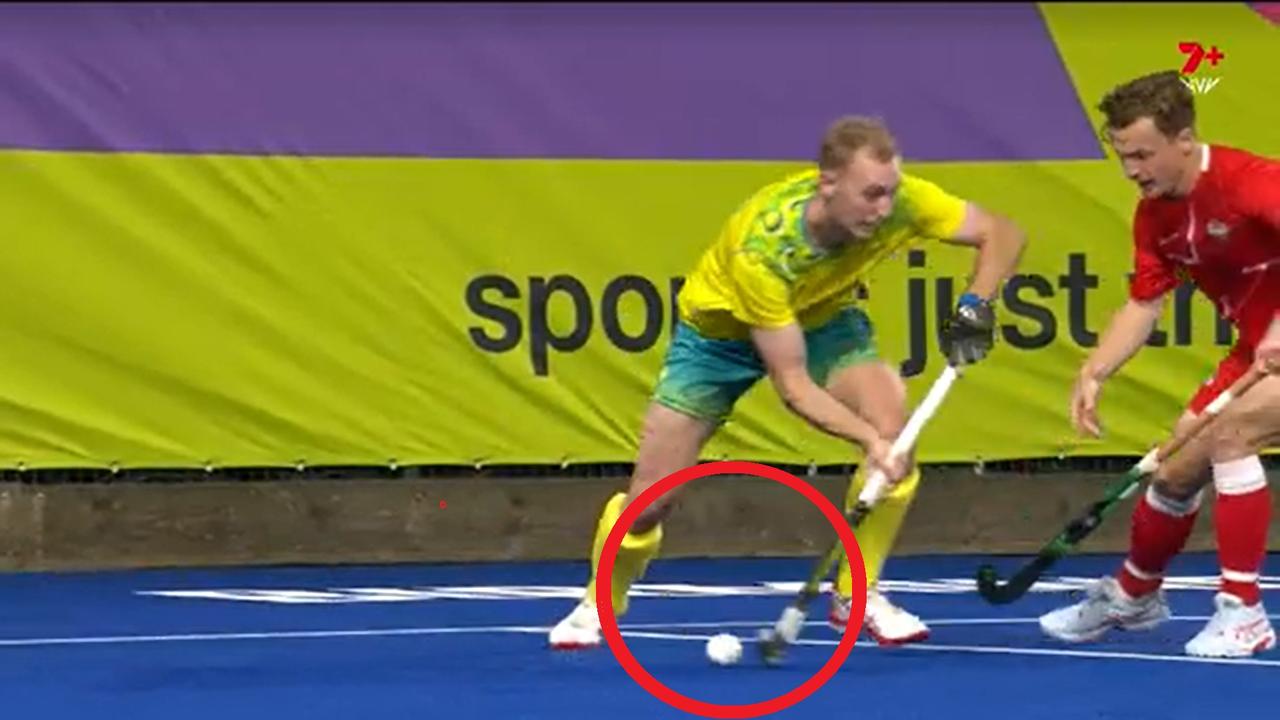 The ball did not appear to be stationary before the play resumed. Photo: Channel 7. `