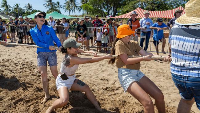 Tug of War at the Darwin Beer Can Regatta at Mindil Beach, 2025. Picture: Pema Tamang Pakhrin