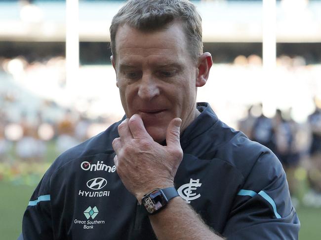 MELBOURNE, AUSTRALIA - AUGUST 11: Michael Voss, Senior Coach of the Blues reacts after the round 22 AFL match between Carlton Blues and Hawthorn Hawks at Melbourne Cricket Ground, on August 11, 2024, in Melbourne, Australia. (Photo by Daniel Pockett/Getty Images)