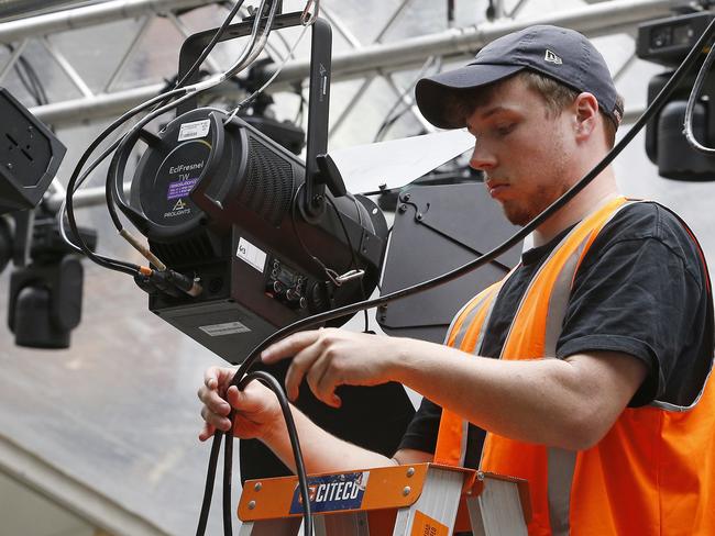 SYDNEY, AUSTRALIA - NewsWire Photos OCTOBER 16 , 2024: Generic Photos of Workers at Work. Lighting technician. Picture: NewsWire / John Appleyard