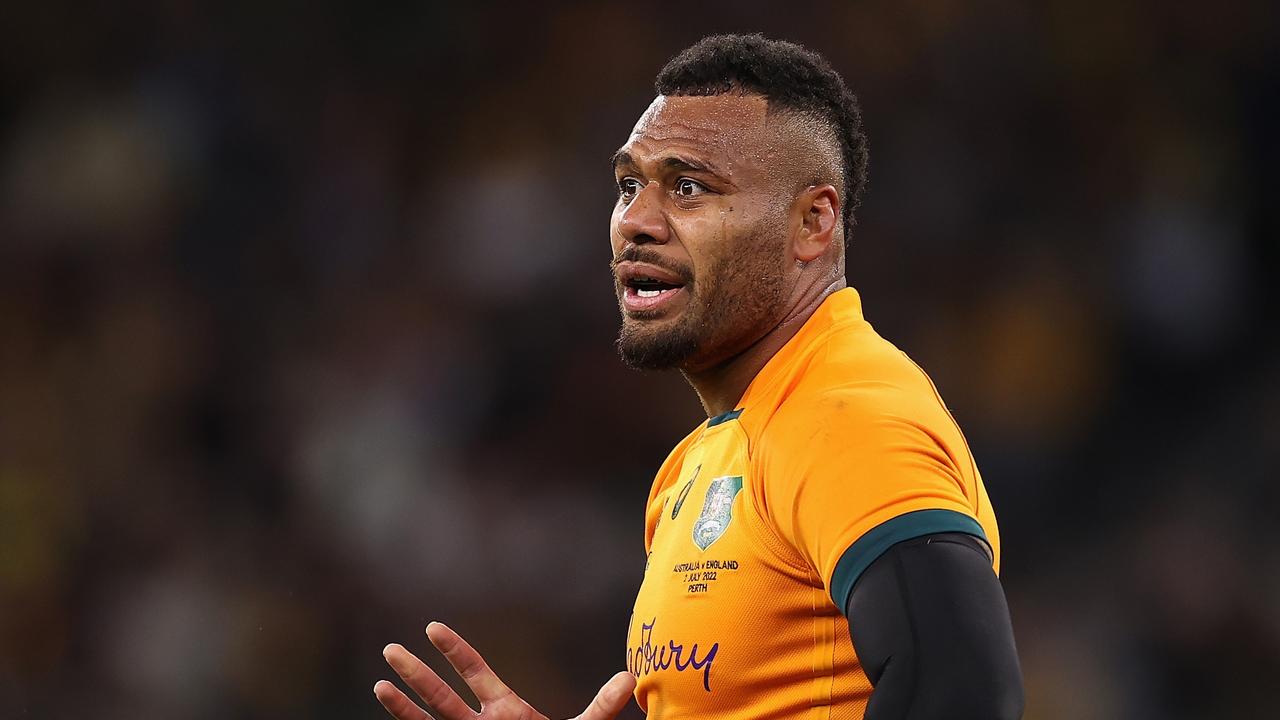 PERTH, AUSTRALIA - JULY 02: Samu Kerevi of the Wallabies talks to team mates during game one of the international test match series between the Australian Wallabies and England at Optus Stadium on July 02, 2022 in Perth, Australia. (Photo by Cameron Spencer/Getty Images)
