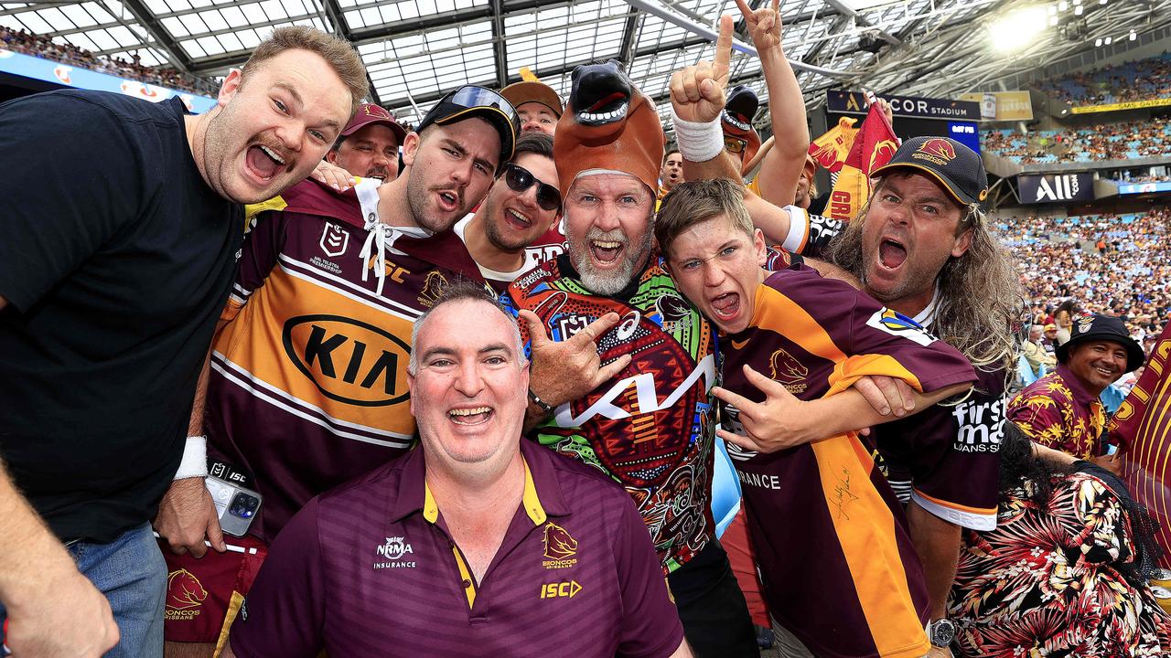 Brisbane superfan shows his love for both Lions and Broncos