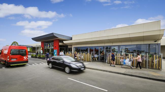 Blackstone has sold the Waverley Gardens shopping centre to Elanor.