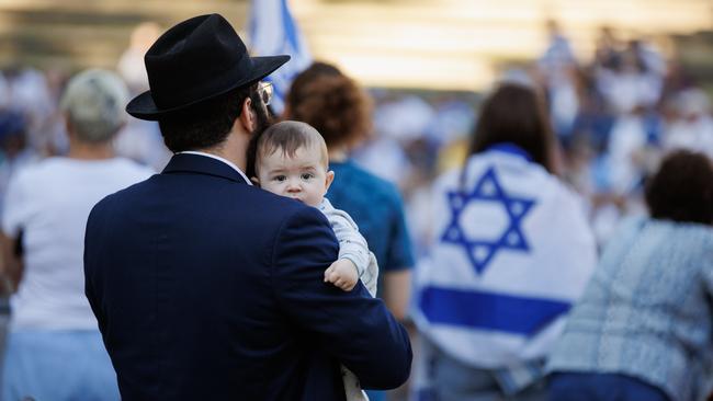 Brisbane’s jewish community held a peaceful gathering in the Roma Street Parklands in support of Israel. Picture: Lachie Millard