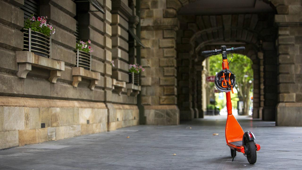 Commuter traffic on the corner of King William and Wakefield Street in Adelaide as SA attempts to slow the spread of Covid-19. Picture: NCA NewsWire / Emma Brasier.