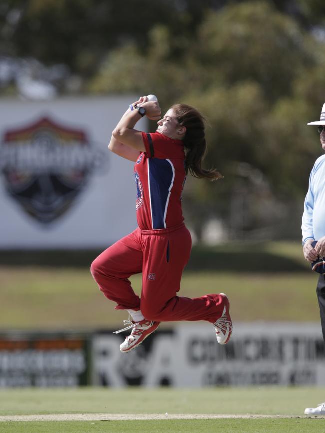 Natalie Plane lets fly for Melbourne.