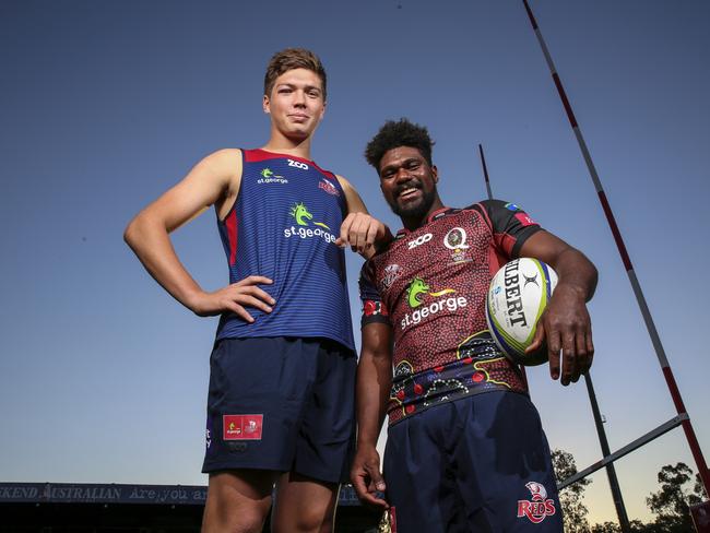 towering 2.06m signing Harry Hockings dwarves Reds squad half back Moses Sorovi. Photo: Brendan Hertel, QRU