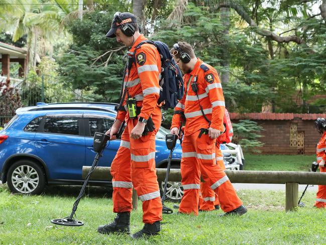 SES searching nearby bushland with metal detectors as Police investigate the suspicious death of a woman in her Taigum home. Photographer: Liam Kidston.