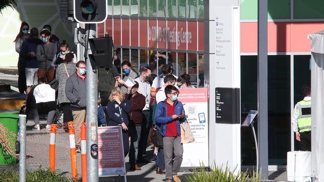 Big queues at the Covid testing centre at Gold Coast University Hospital on Monday. Picture: Glenn Hampson.