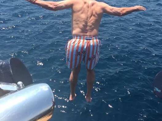 Robert De Niro jumps of yacht in honour of hi 81st birthday.