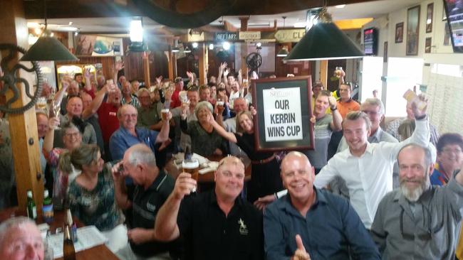 Kerrin McEvoy’s hometown fans, family and friends cheer him on at the Streaky Bay Hotel. Picture: Streaky Bay Hotel