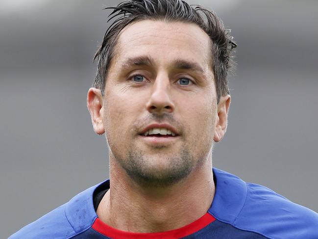 Newcastle Knights newly signed player Mitchell Pearce trains with the Newcastle Knights at Balance field, Newcastle, Monday December 4, 2017. (AAP Image/Darren Pateman) NO ARCHIVING