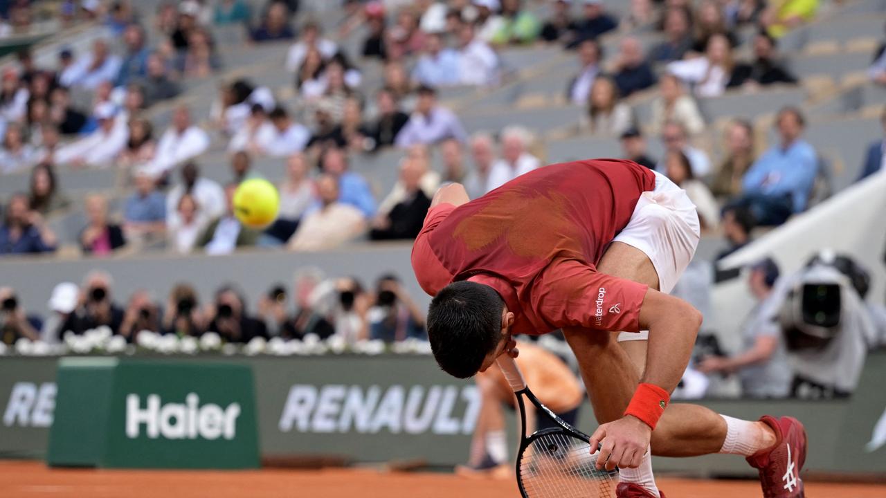 TOPSHOT – Serbia's Novak Djokovic falls on the court during his men's singles round of sixteen match against Argentina's Francisco Cerundolo on Court Philippe-Chatrier on day nine of the French Open tennis tournament at the Roland Garros Complex in Paris on June 3, 2024. (Photo by Bertrand GUAY / AFP)