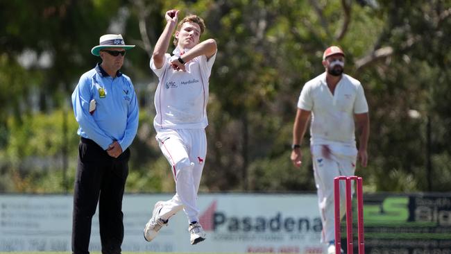 Mordialloc’s Jordan Barden goes at Bonbeach. Picture: George Sal